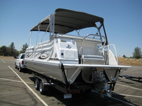 2011 JC 266 TRITOON *LOADED WITH FACOTRY UPGRADES! 5.7L 300HP I/O