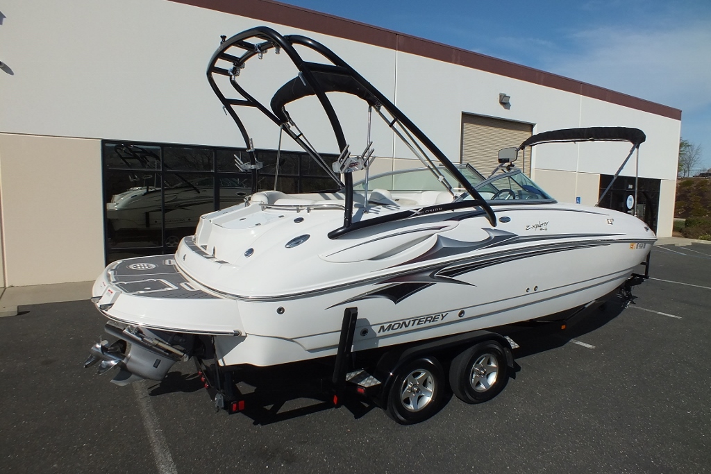 2007 Monterey 243 Explorer Deck 5.7GI V8, loaded! SOLD