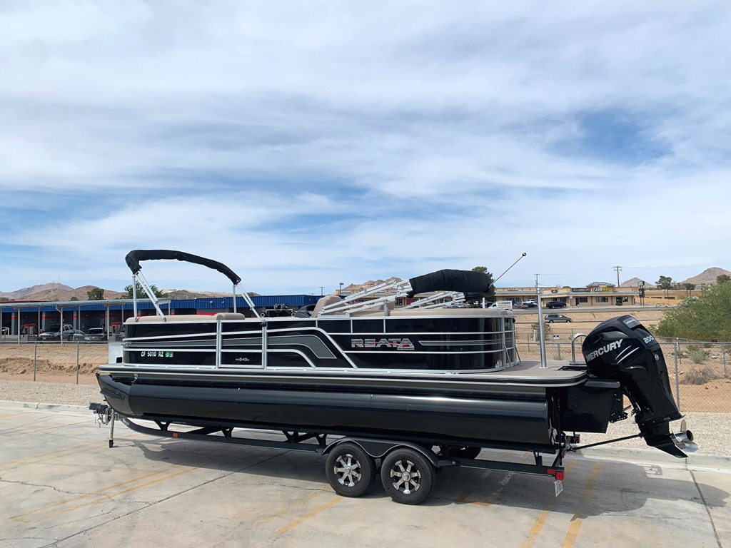 2018 Ranger Reata 243C Tritoon, Mercury 200HP Verado,Like new!