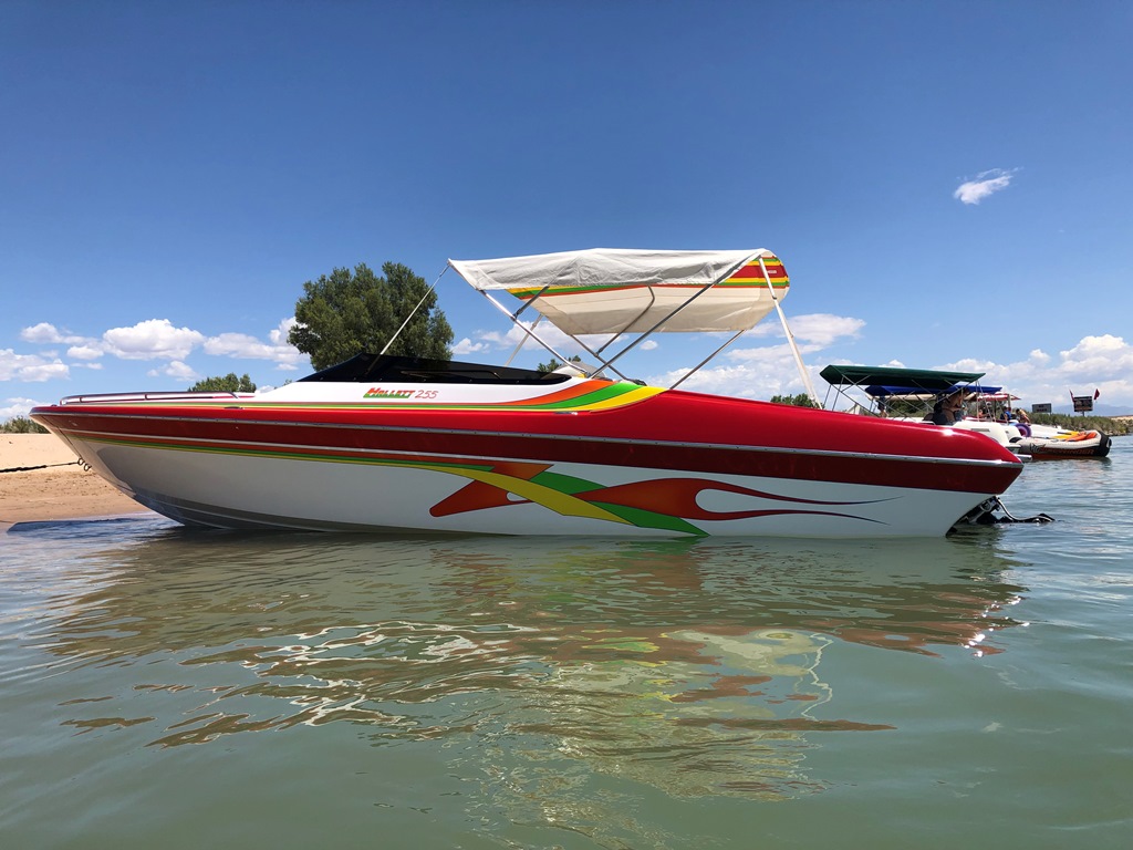 2006 Hallett 255 Open Bow/Mid Cabin *Mercury Racing 525 EFI, XR Drive, Mint Condition!!