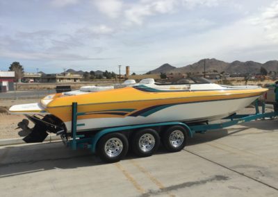 2002 Hallett 255-S Mid Cabin Open Bow with a Mercury 496 HO, Like New!!