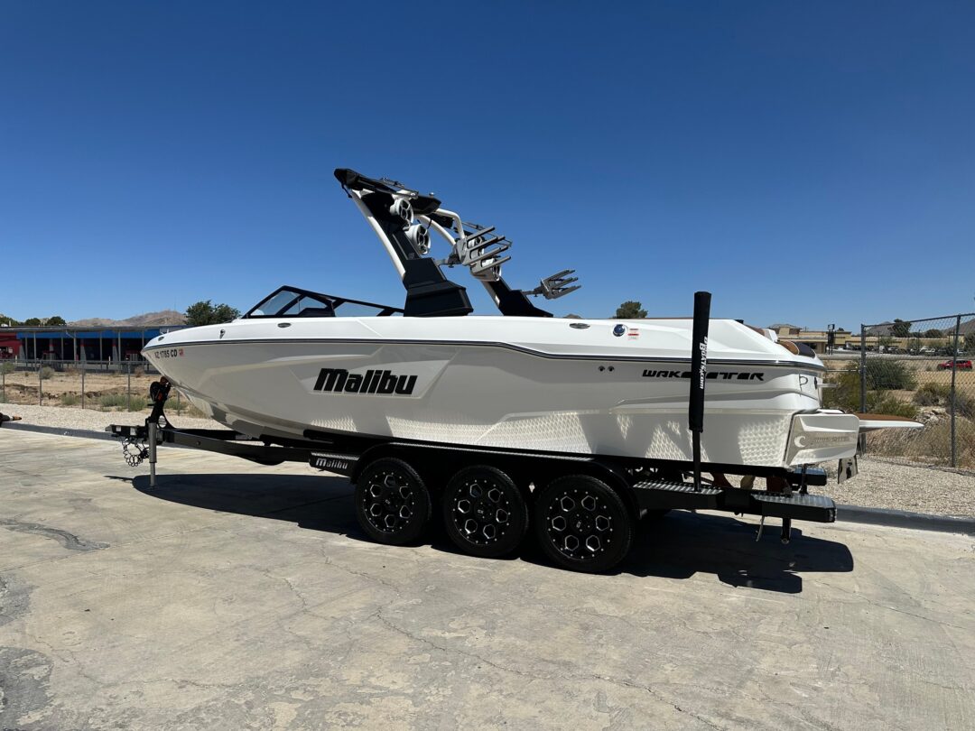 2020 Malibu LSV 25 Wakesetter *Loaded and One Of the Nicest on the Market!! 216 hrs