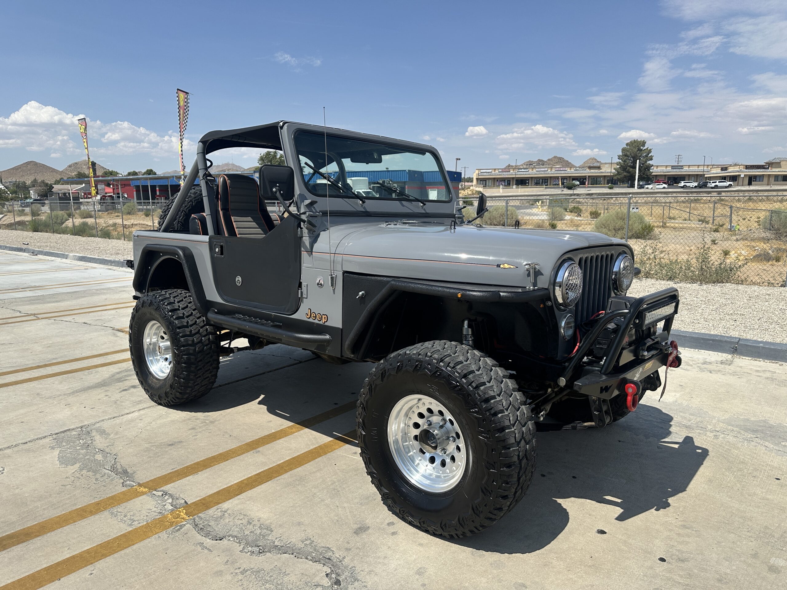 1983 Jeep CJ 7 – 4.2L V6 5 Speed – Fully updated