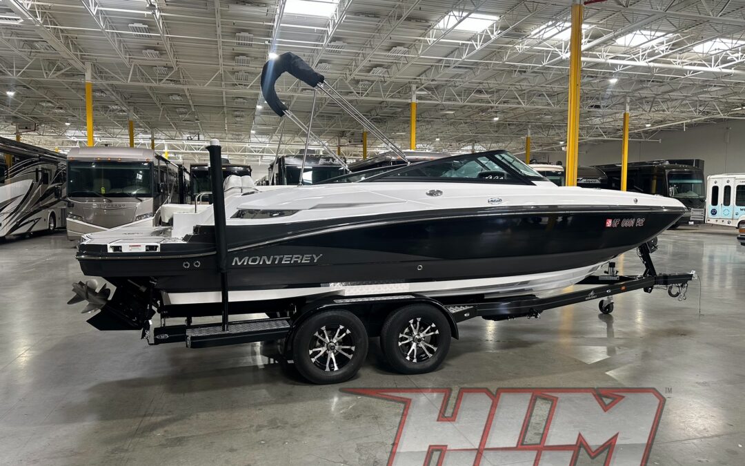 Monterey M4 Series Deck Loaded with Upgrades (Mercury 6.2L 300HP)